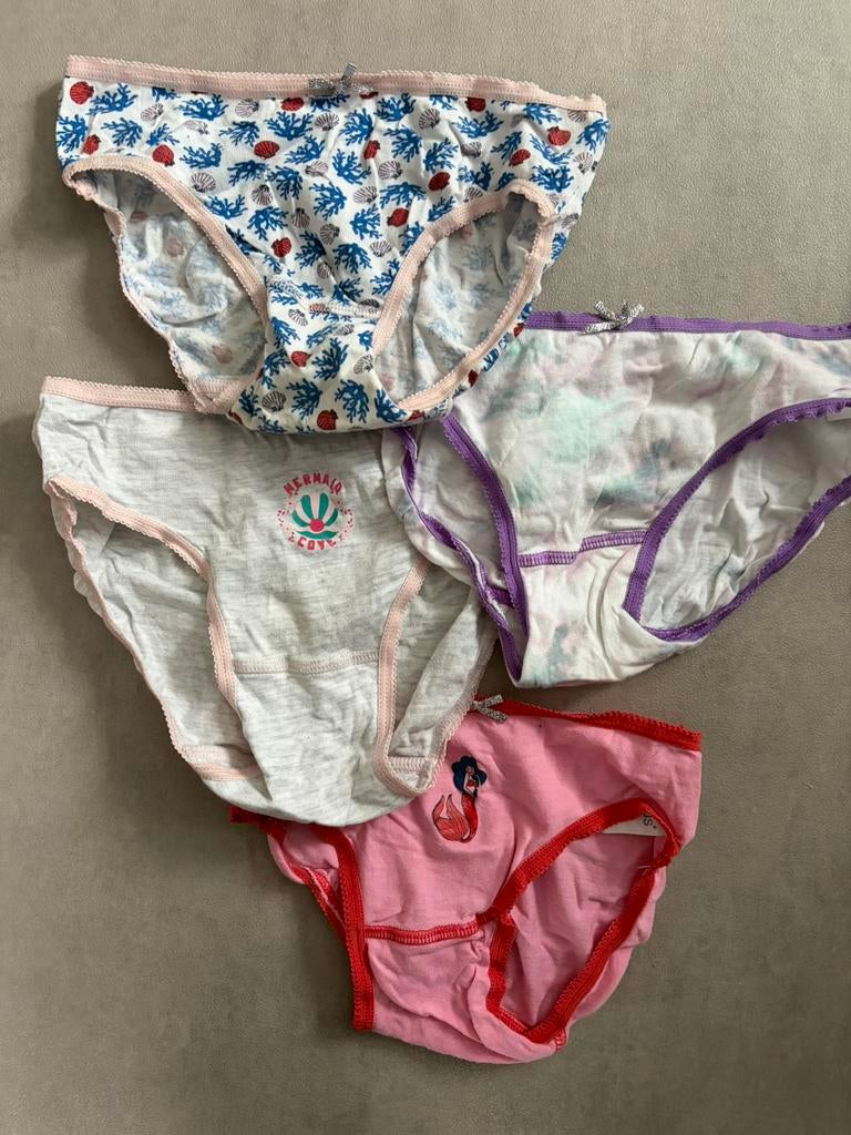 4 onderbroekjes maat 122-128, Kinderen en Baby's, Nacht- of Onderkleding, Meisje, Ophalen of Verzenden, Zo goed als nieuw
