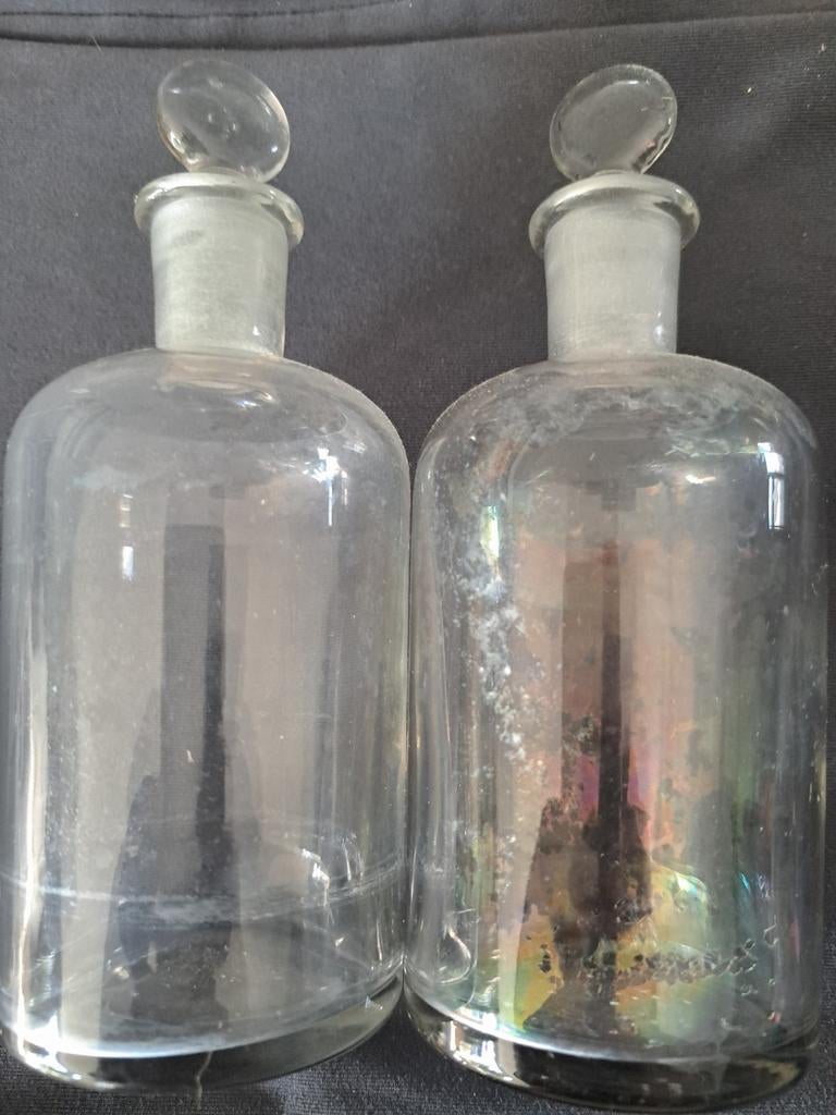 2 leuke oude apothekersflesjes met stopje, Ophalen of Verzenden