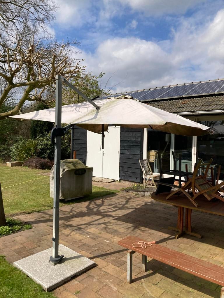 Zweefparasol 3x3 meter met zware voet, Ophalen, Gebruikt, 3 tot 4 meter, Zweefparasol