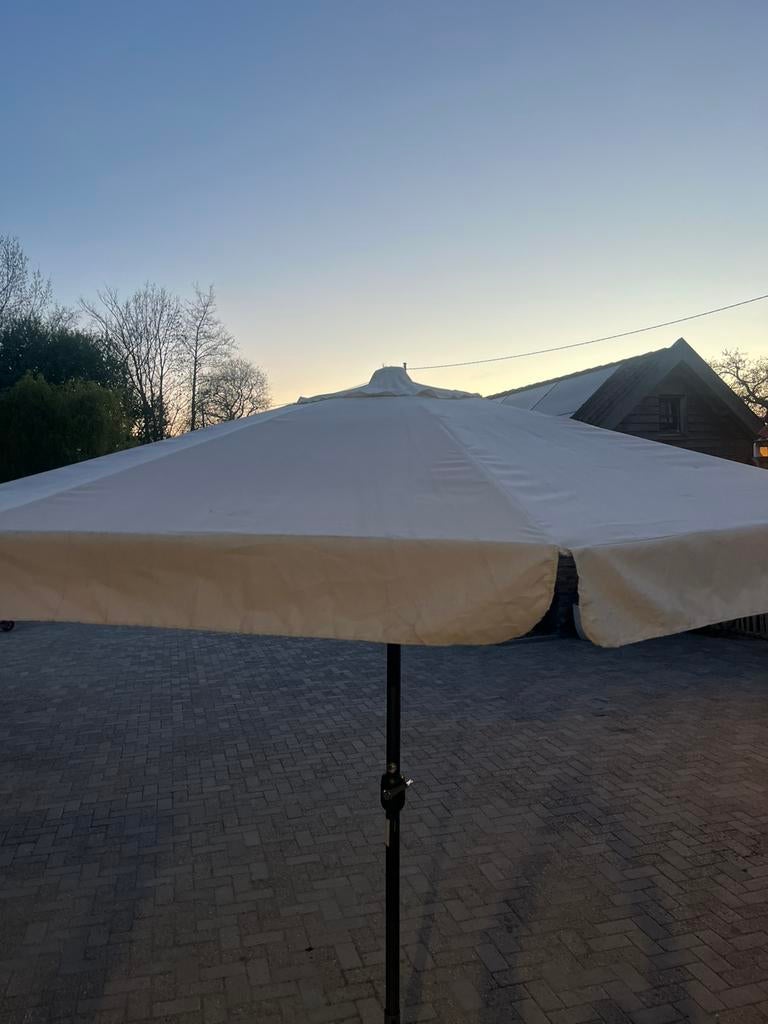 Parasol met natuursteen voet, Tuin en Terras, Parasols, Ophalen, Gebruikt, 2 tot 3 meter, Parasolvoet