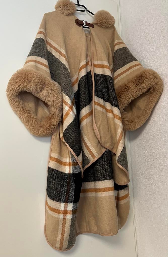 Stijlvolle Poncho met Bontdetails - Beige/Zwart/Wit (nieuw), Ophalen of Verzenden, Nieuw