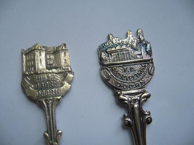 2 lepeltjes DOORN VERSCHILLEND ZIE TEKST, Verzenden, Zo goed als nieuw