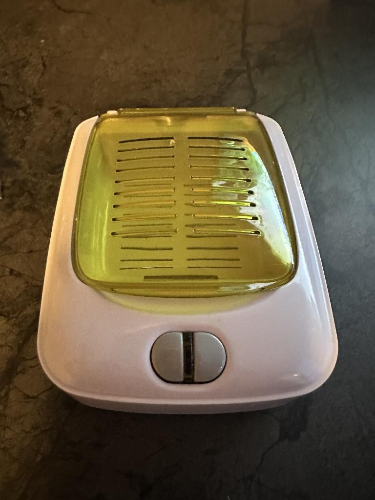 Droogbox met UV reiniging voor hoortoestellen, Ophalen of Verzenden, Zo goed als nieuw