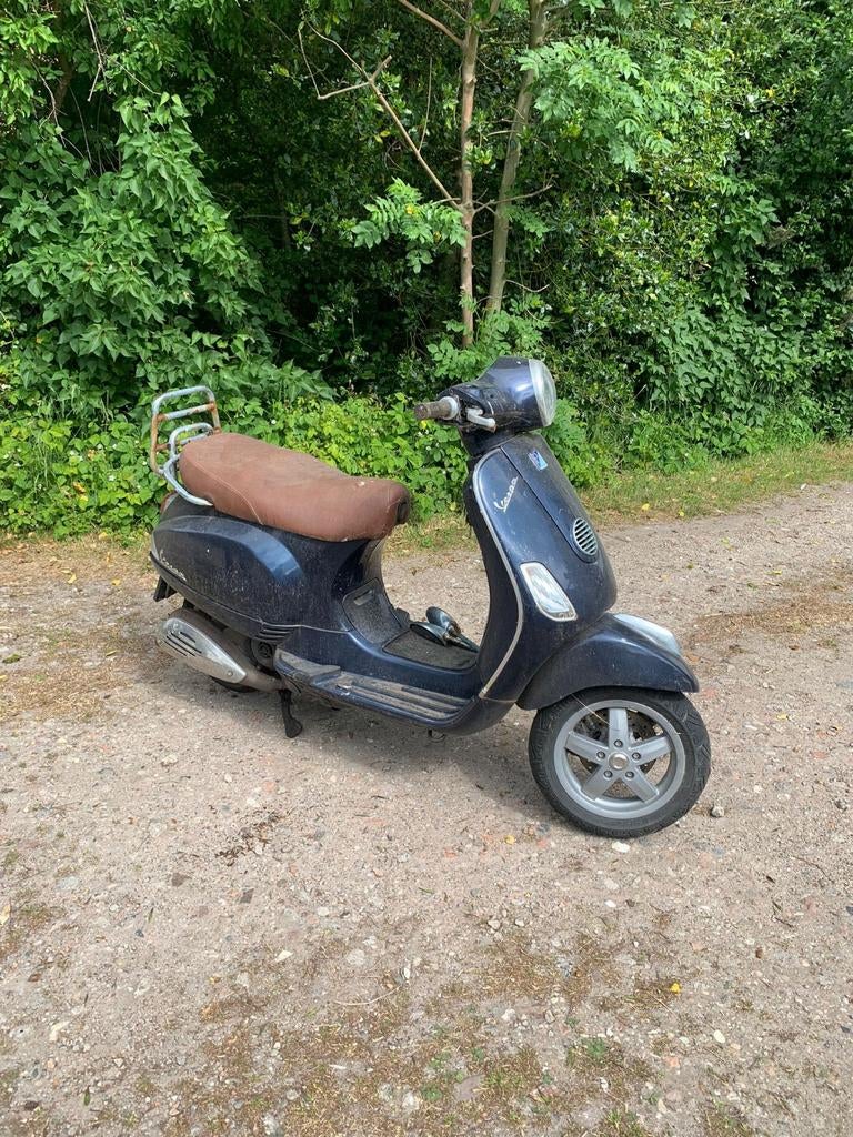 Vespa scooter donkerblauw, Fietsen en Brommers, Scooters | Vespa, Ophalen, Gebruikt, Benzine