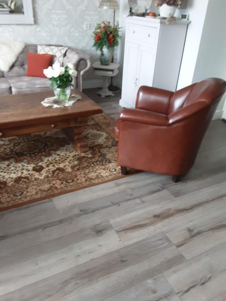 2 maal schapen ledere fauteuils in goede staat kleur bruin, Ophalen of Verzenden, Zo goed als nieuw, 75 tot 100 cm, 50 tot 75 cm