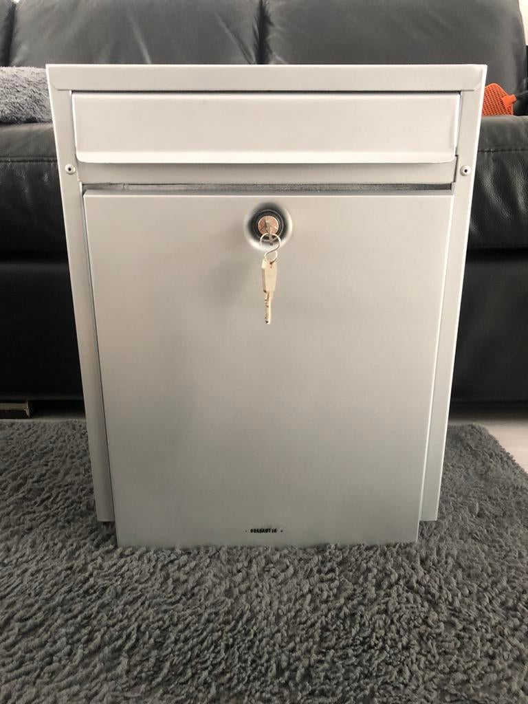 Te koop: Grote zilver brievenbus – in nette staats, Tuin en Terras, Brievenbussen, Ophalen of Verzenden, Zo goed als nieuw