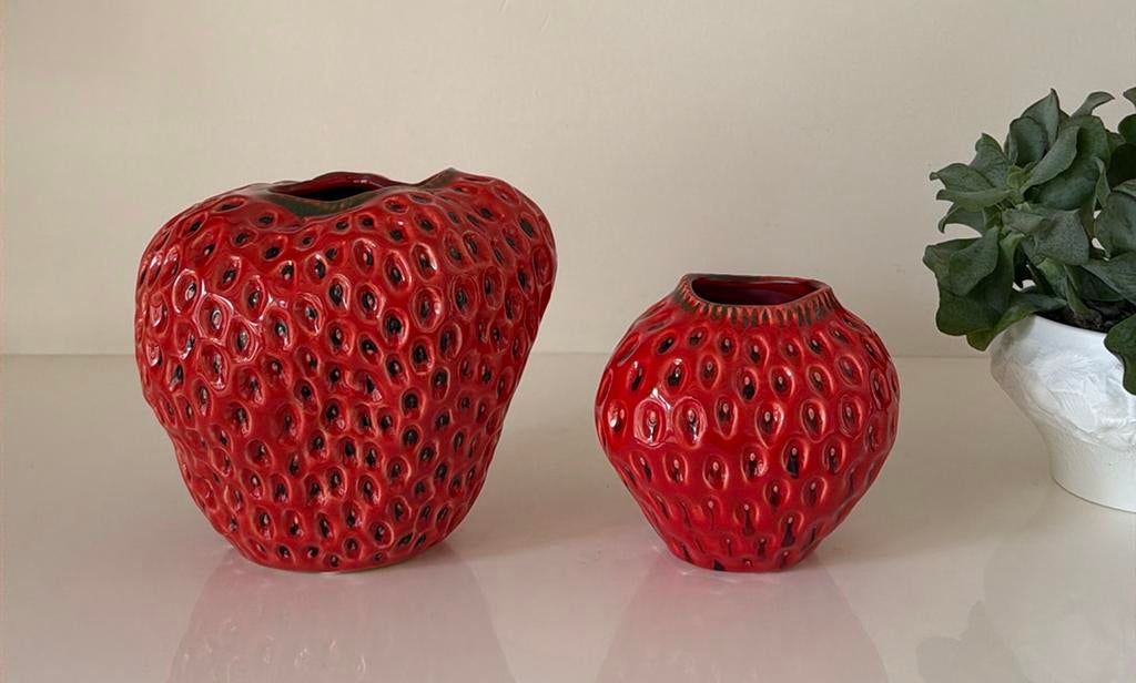 2 des Pots aardbeien vazen, Aardewerk of Porselein, Ophalen of Verzenden, Zo goed als nieuw, Minder dan 50 cm