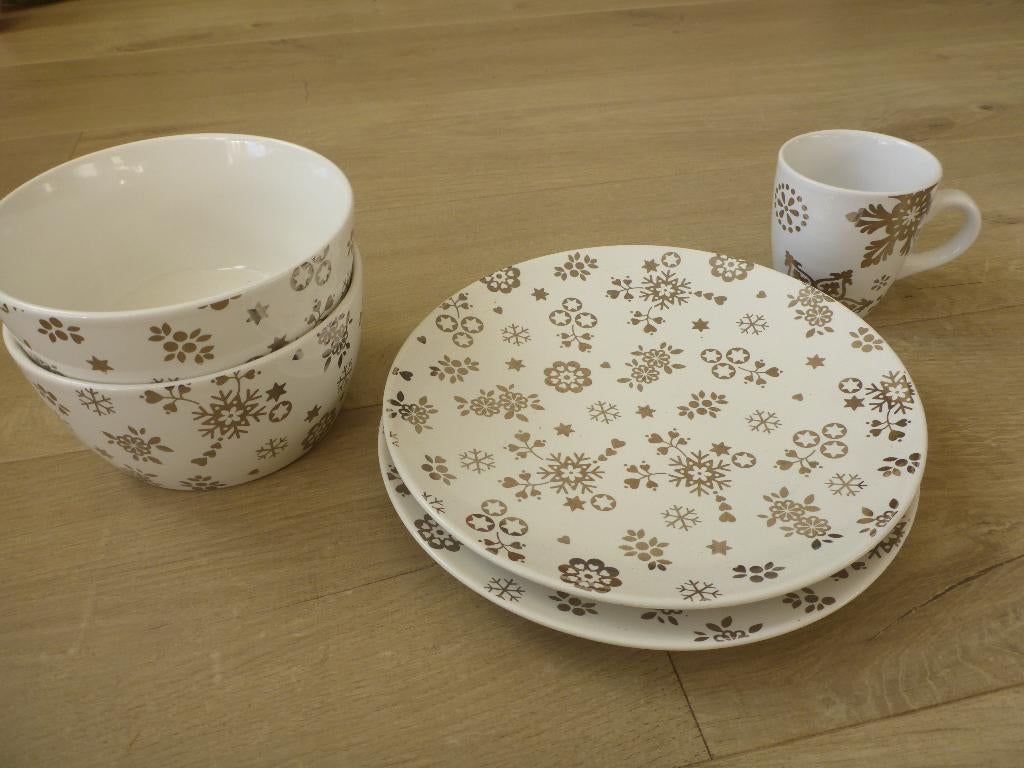 Serviesdelen hema met sterren., Keramiek, Overige typen, Ophalen of Verzenden, Zo goed als nieuw