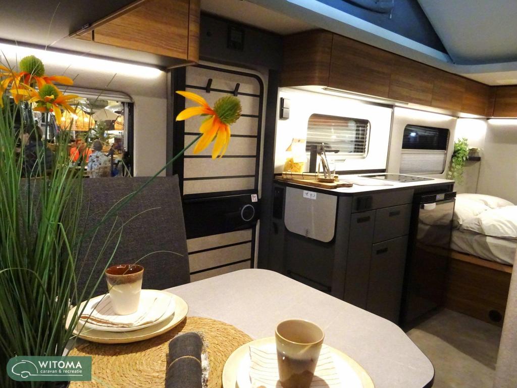 Eriba Feeling 425 Slaapdak 6 personen, Standaardzit, Bedrijf, 750 - 1000 kg, 4 tot 5 meter