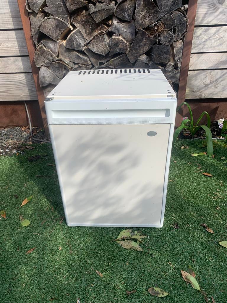 Compacte Koelkast 220V en 12V, Witgoed en Apparatuur, Koelkasten en IJskasten, Ophalen, Minder dan 75 liter, Zonder vriesvak, Gebruikt