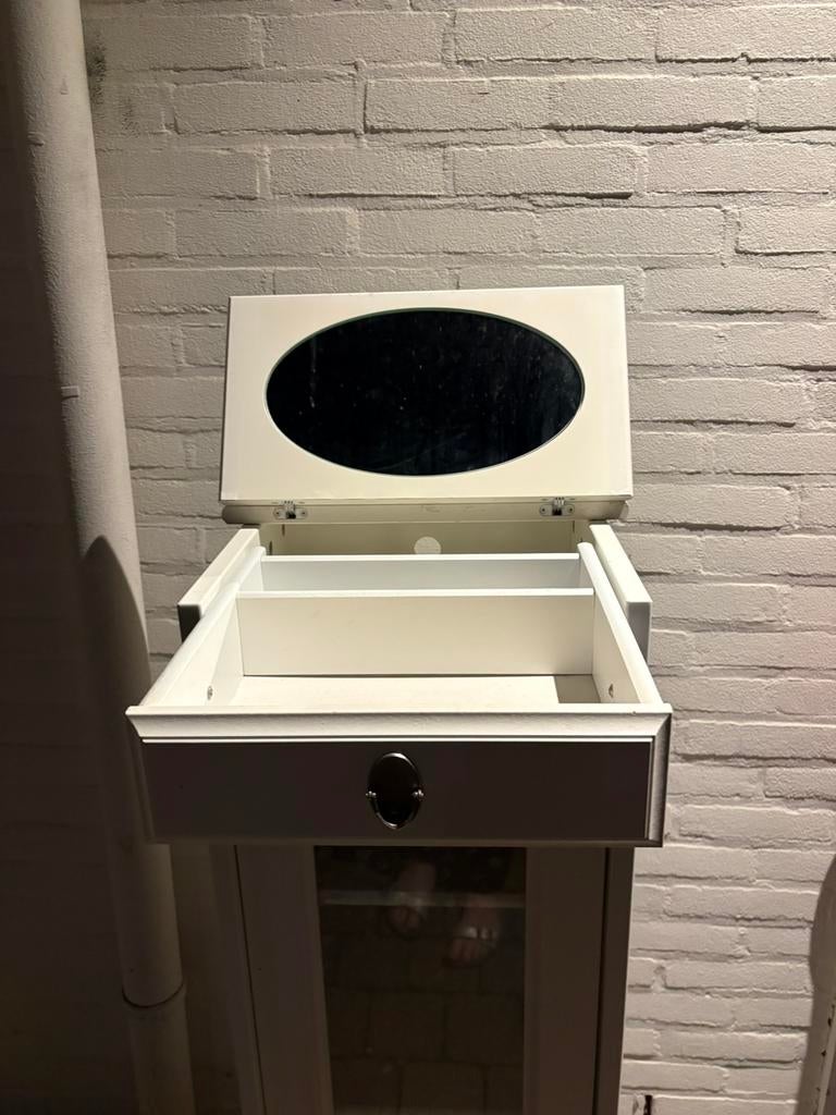 Wit brocante badkamerkastje, Ophalen