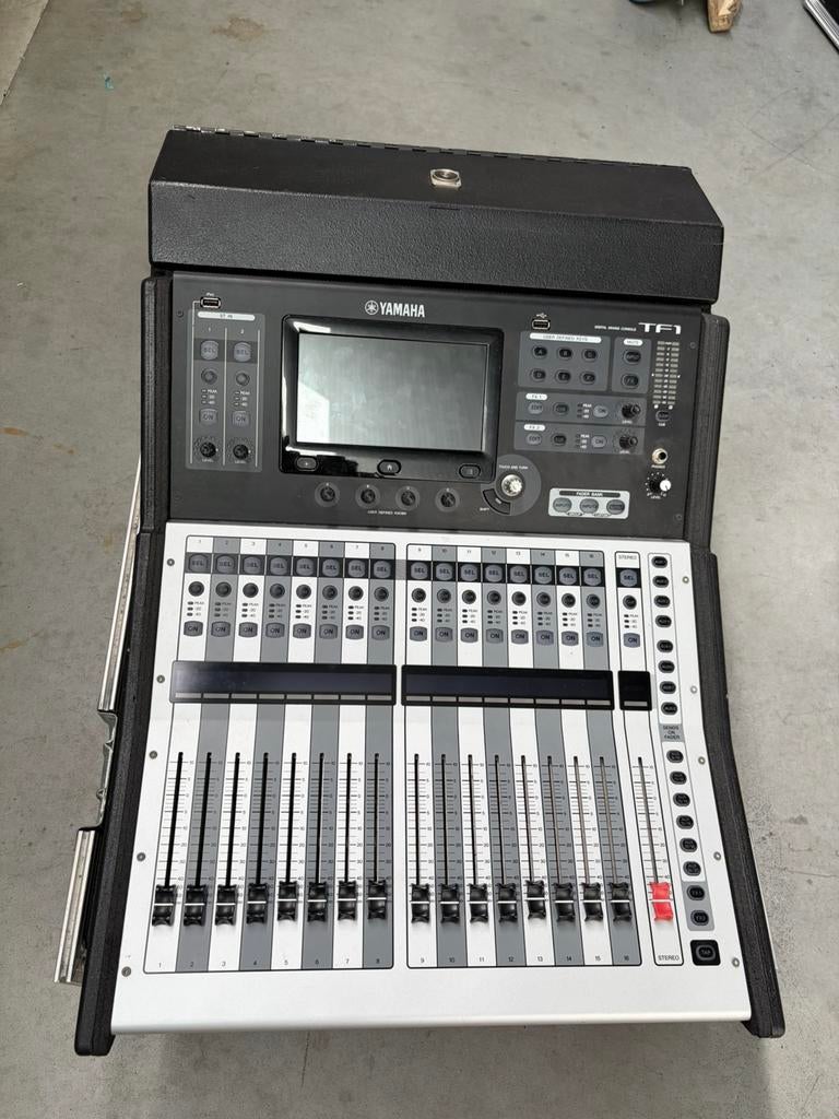 Yamaha TF1 + Dante + Flightcase, Ophalen, Zo goed als nieuw, 20 kanalen of meer, Microfooningang