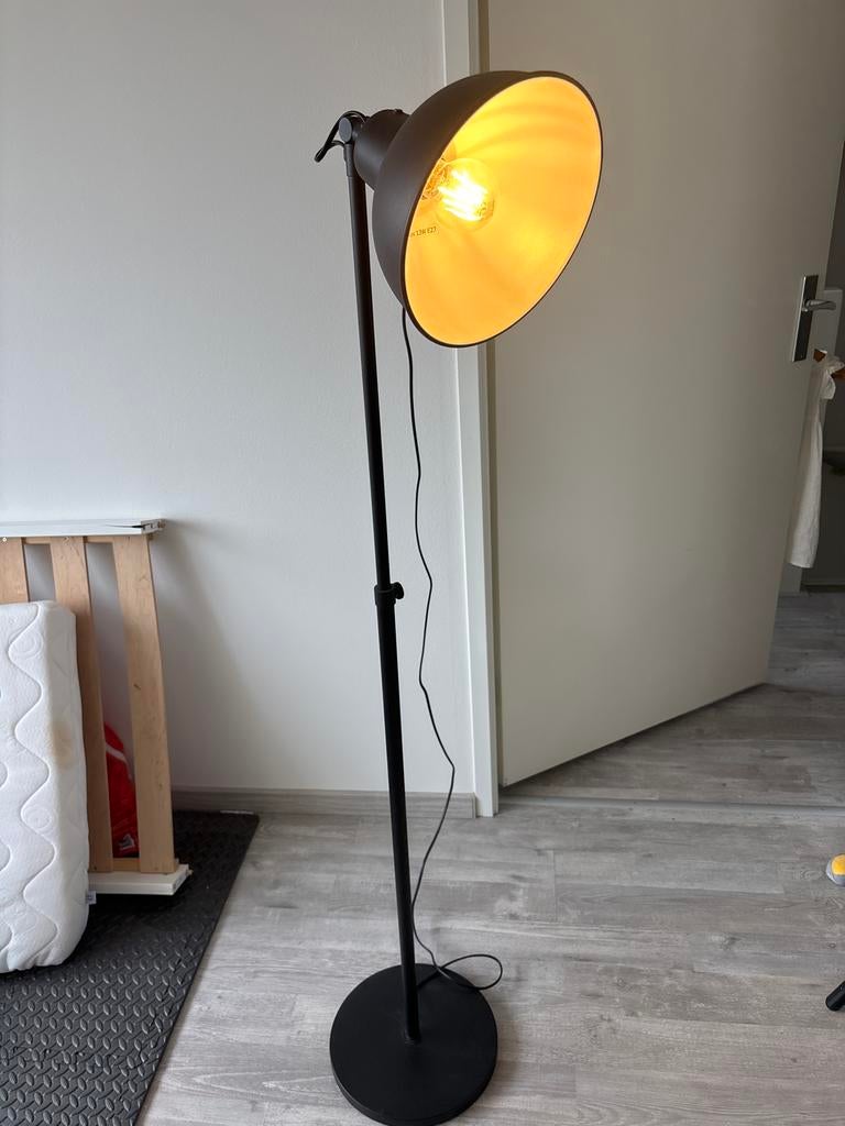 Zwarte Staande Lamp - Modern Design, Huis en Inrichting, Ophalen, Gebruikt, Metaal, 100 tot 150 cm
