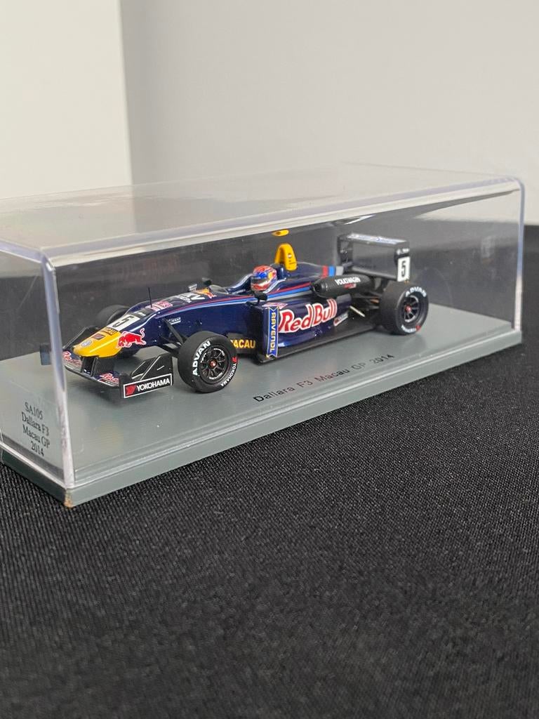 Dallara VW F314 Max Verstappen Red Bull Macau ’14, Ophalen of Verzenden, Zo goed als nieuw, Auto, Overige merken
