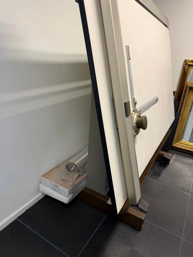 Tekentafel ISIS-atlas, Ophalen, Gebruikt, 150 tot 170 cm