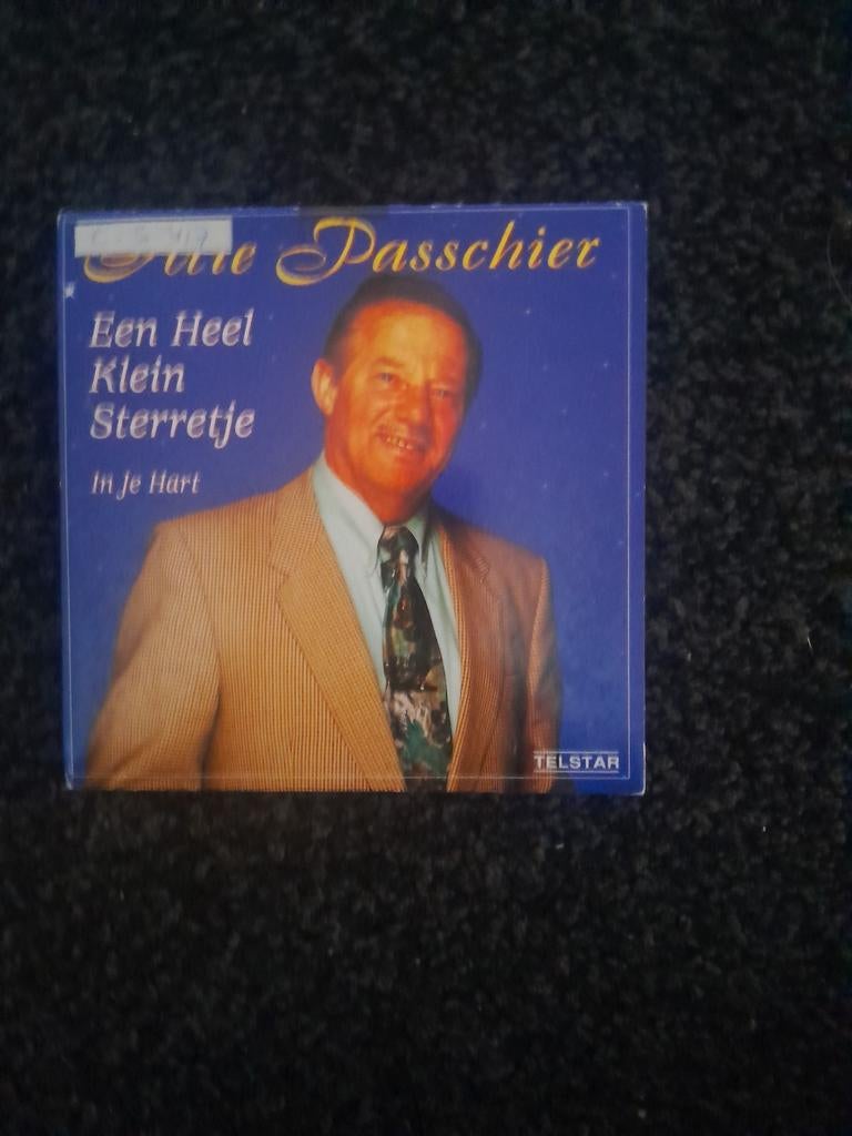 Arie Passchier Eén heel klein sterretje, Ophalen of Verzenden, Zo goed als nieuw, Nederlandstalig