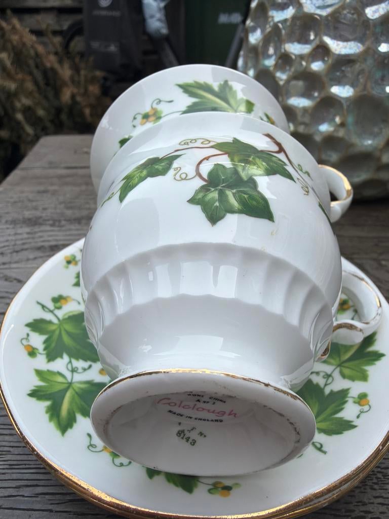2 Colclough kop en schotel sets, Engeland, klimop decor, Antiek en Kunst, Antiek | Servies los, Ophalen