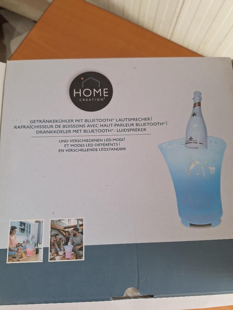 Wijnkoeler met led verlichting en bluetooth-luidspreker, Kunststof, Nieuw, Ophalen of Verzenden, Minder dan 5 flessen