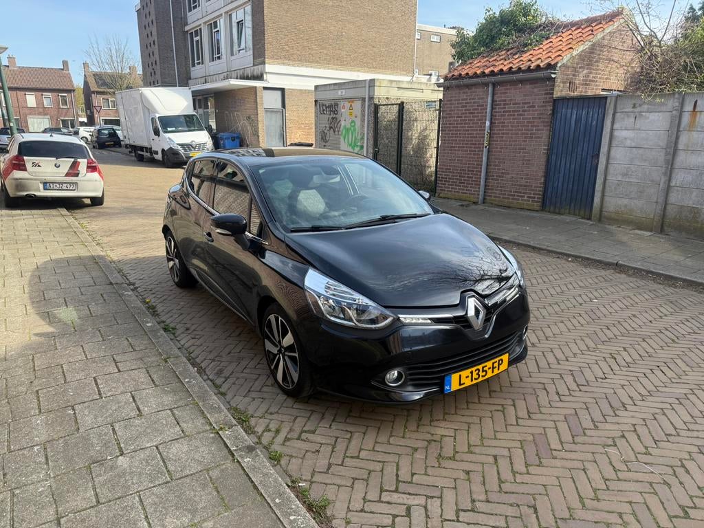 Renault Clio TCe 120pk EDC 2015 automaat, Stof, Zwart, 19 km/l, 1065 kg