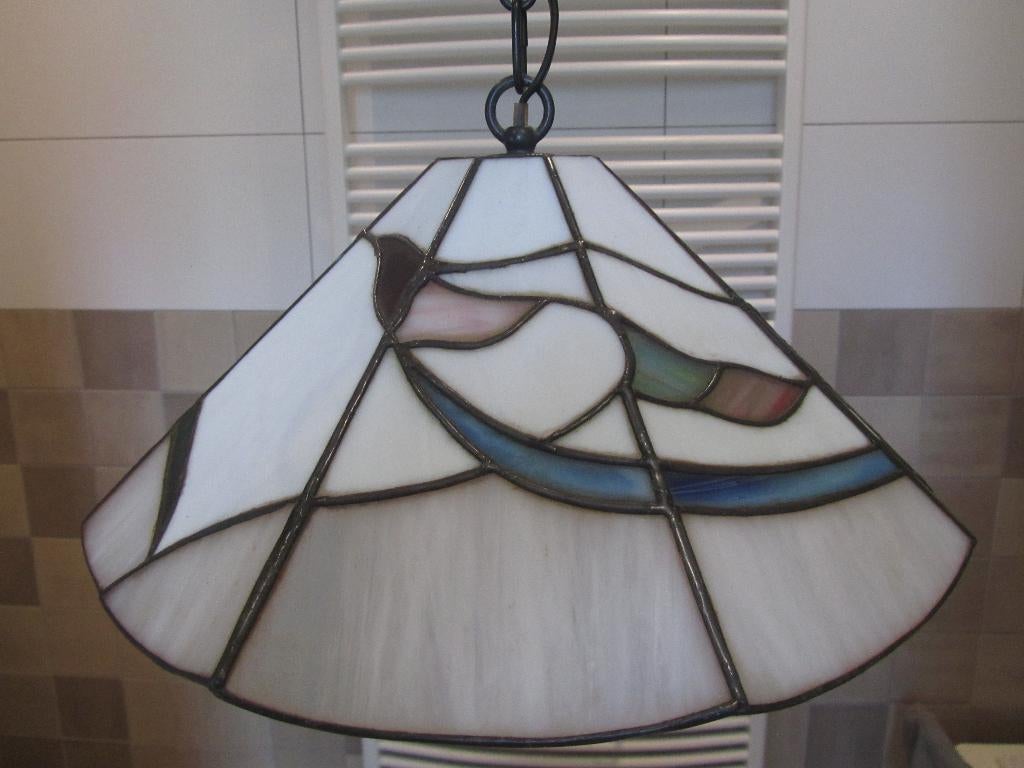 Tiffany hanglamp gestyleerde duiven, Ophalen of Verzenden, Zo goed als nieuw, Tiffany, 75 cm of meer