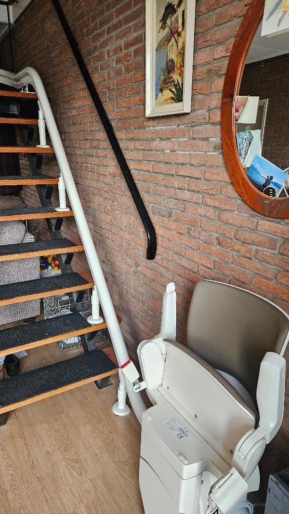 Te koop traplift Otolift bouwjaar 2025, Ophalen, Zo goed als nieuw, Met bocht