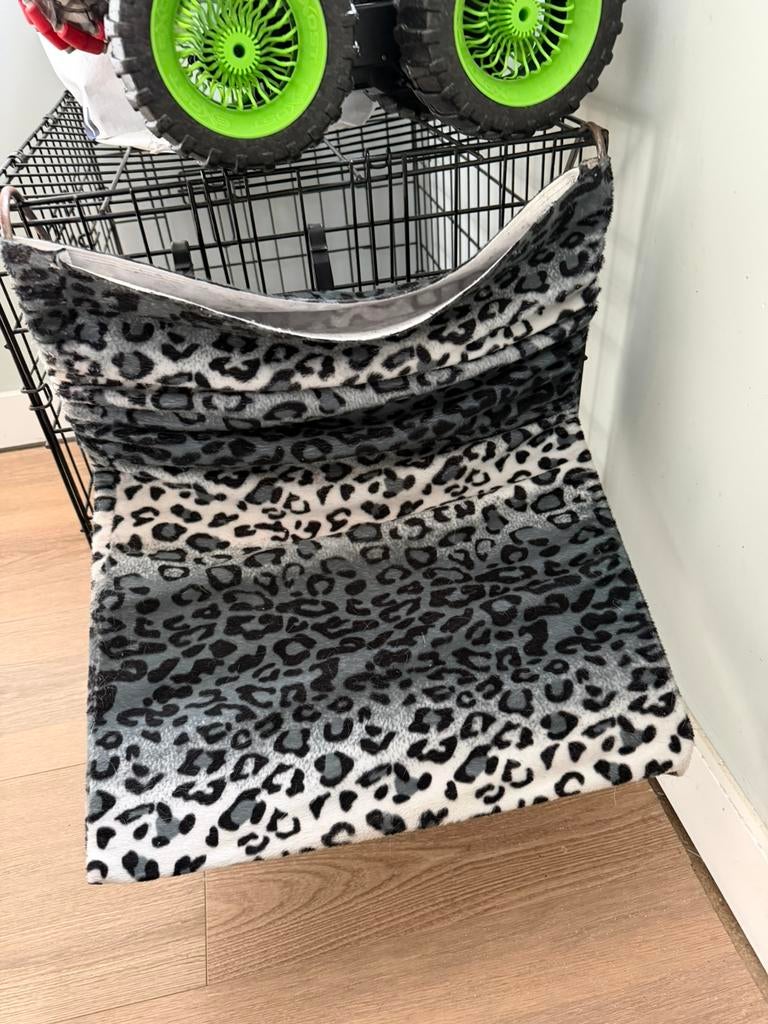 Lig plek voor katten kan je ergens aan ophangen, Dieren en Toebehoren, Katten-accessoires, Ophalen, Gebruikt