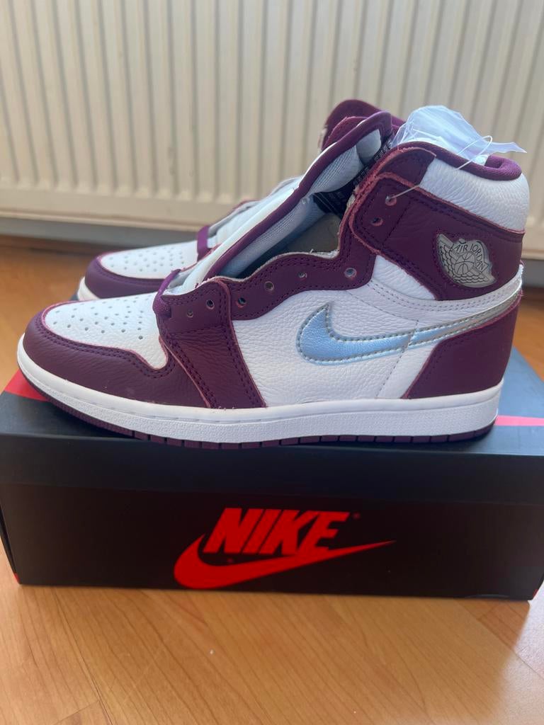 Nike Jordan 1 High Bordeaux - Maat 38 - Nieuw, Kleding | Dames, Ophalen of Verzenden, Nieuw, Rood, Sneakers of Gympen