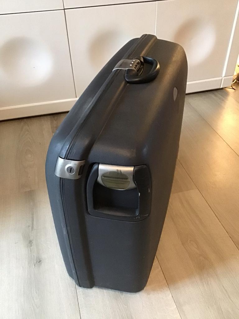 Grote luxe grijze Samsonite koffer met cijferslot en wielen, Sieraden, Tassen en Uiterlijk, Koffers, Wieltjes, Grote luxe grijze Samsonite koffer met cijferslot en wielen