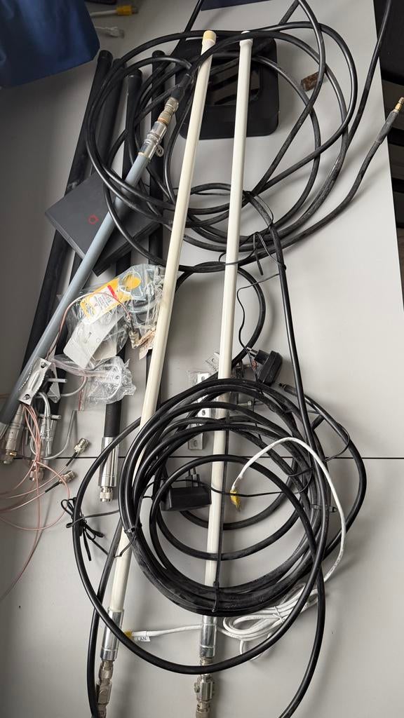 2 helium miners met kabels en antennes, Ophalen, Gebruikt, Antenne