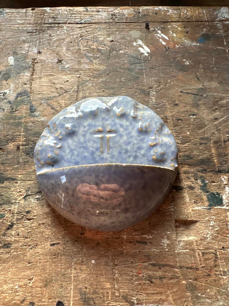 Vintage Keramieken Wijwaterbakje met Kruis - Handgemaakt, Antiek en Kunst, Antiek | Keramiek en Aardewerk, Ophalen of Verzenden