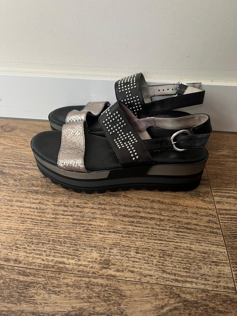 Nero Giardini sandalen maat 38 zwart grijs plateau studs, Kleding | Dames, Schoenen, Zwart, Zo goed als nieuw, Sandalen of Muiltjes