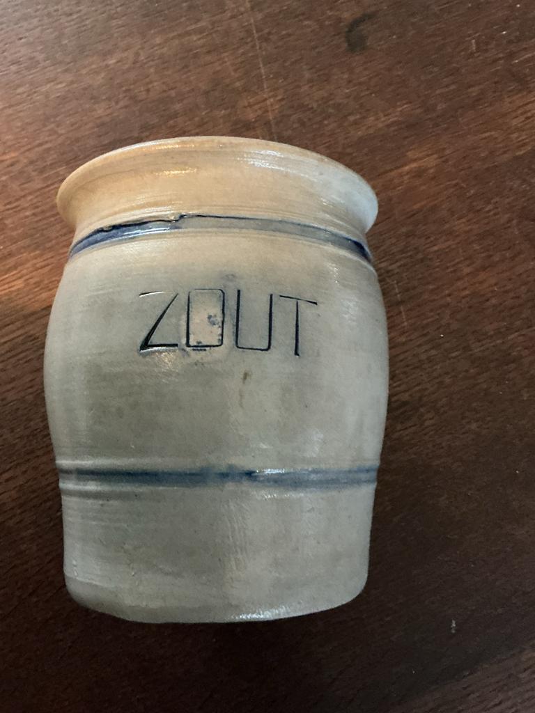 Keulse Antieke Zoutpot van Steengoed met Blauwe Details, Ophalen of Verzenden