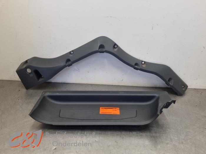 Bekleding bagageruimte van een Volkswagen Caddy, Auto-onderdelen, Interieur en Bekleding, Volkswagen, Gebruikt, 3 maanden garantie