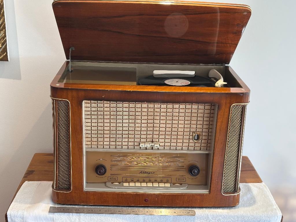 Vintage TESLA Radio met Platenspeler 1959 – Tsjechoslowakije, Antiek en Kunst, Antiek | Tv's en Audio, Ophalen of Verzenden