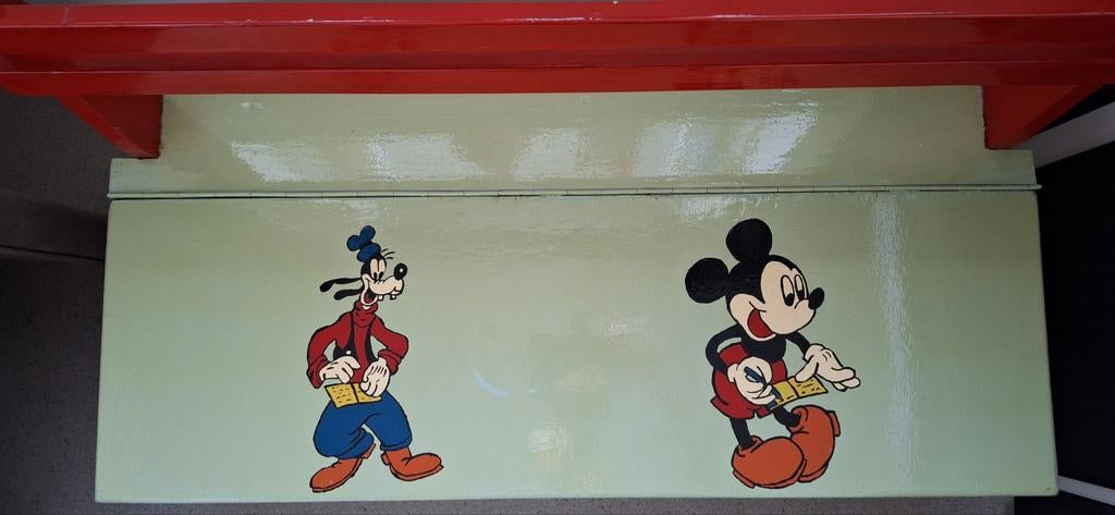 Disney Opberg bankjes 2 stuks en tafel., Ophalen, Overige typen