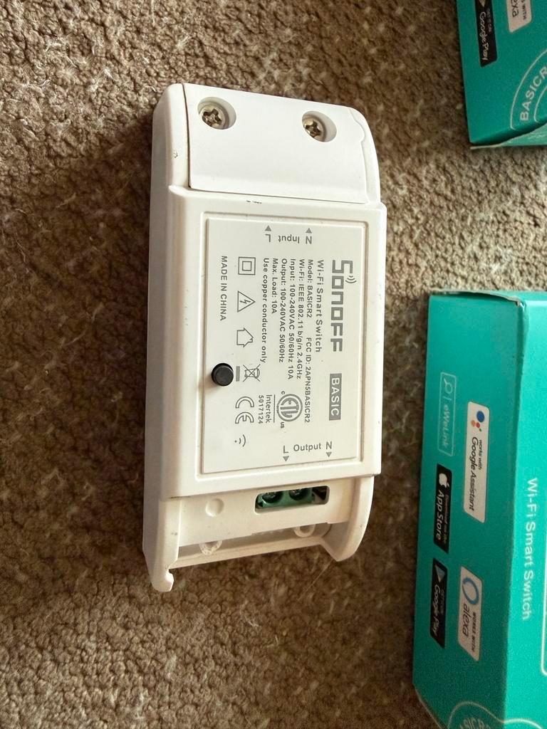 Sonoff BASICR2 Wi-Fi Smart Switch - Nieuw in doos, Ophalen of Verzenden, Nieuw, Schakelaar