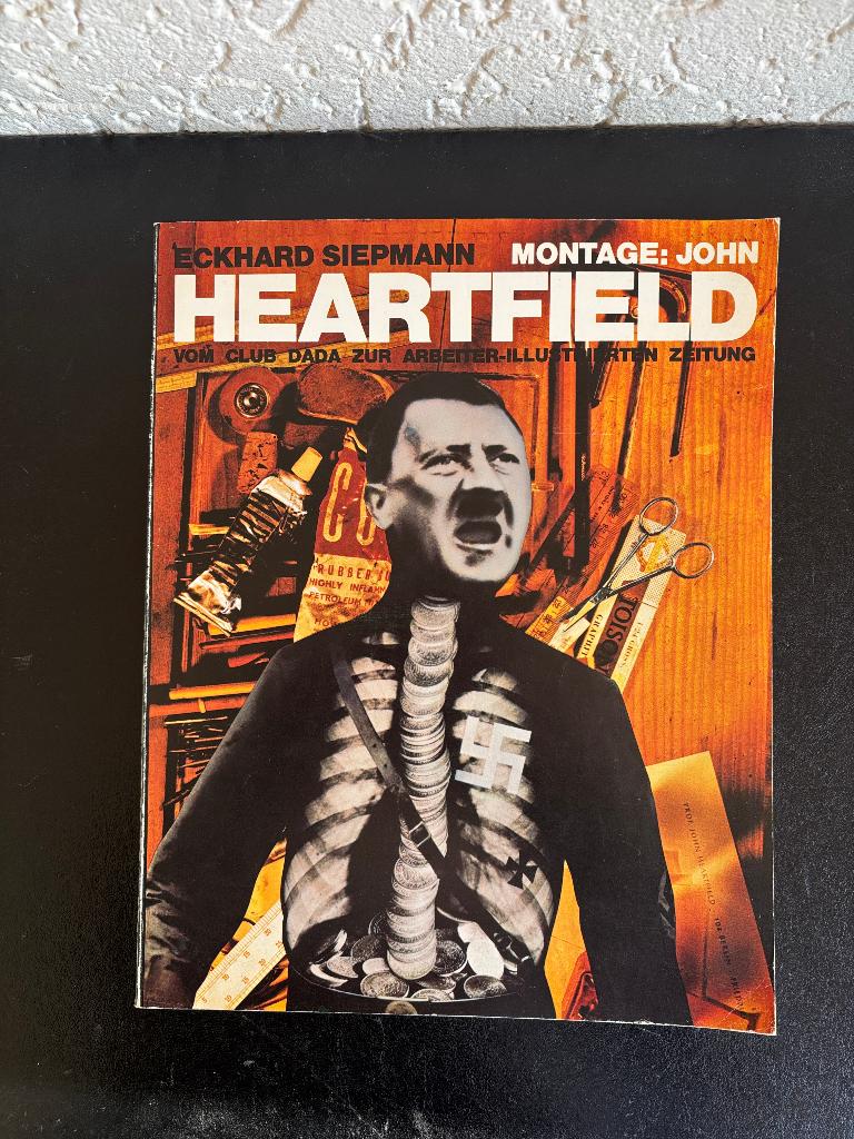 John Heartfield - Montage - 1977 - Eckhard Siepmann, Gelezen, Ophalen of Verzenden, John Heartfield, Schilder- en Tekenkunst