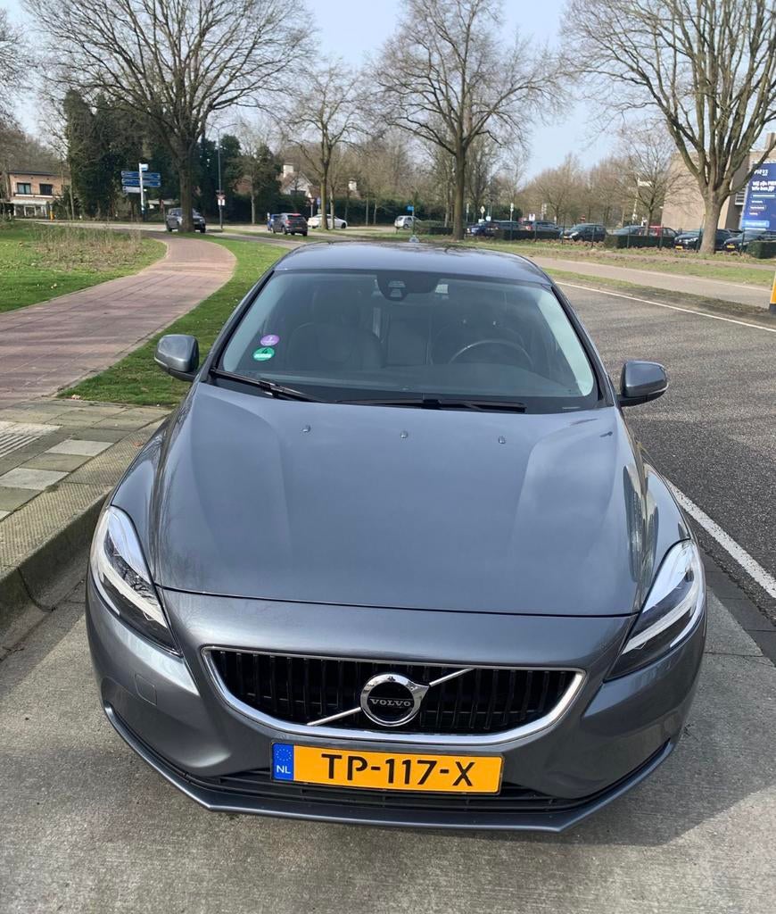 Volvo V40 1.5 T2 122PK Automaat 2018. Second owner, 1498 cc, 700 kg, 122 pk, 1500 kg