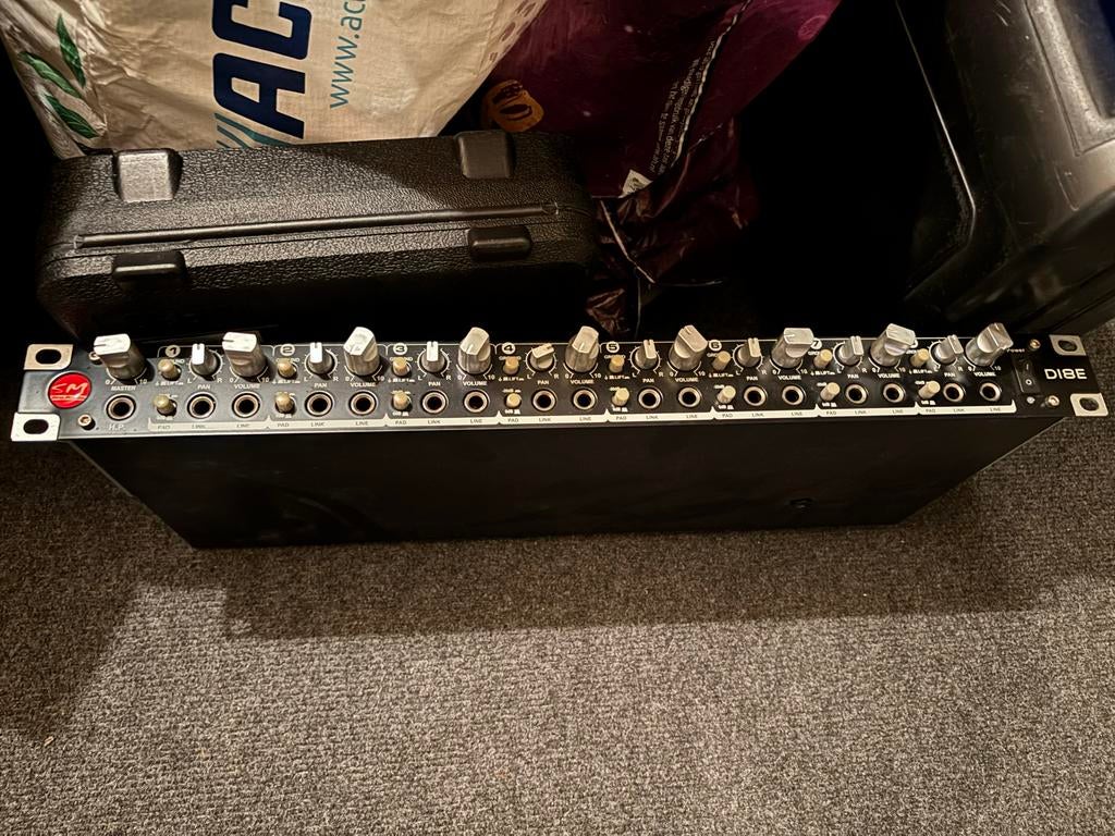 SM Pro Audio DI8E 8-kanaals DI Box, Ophalen of Verzenden, Gebruikt, 5 tot 10 kanalen