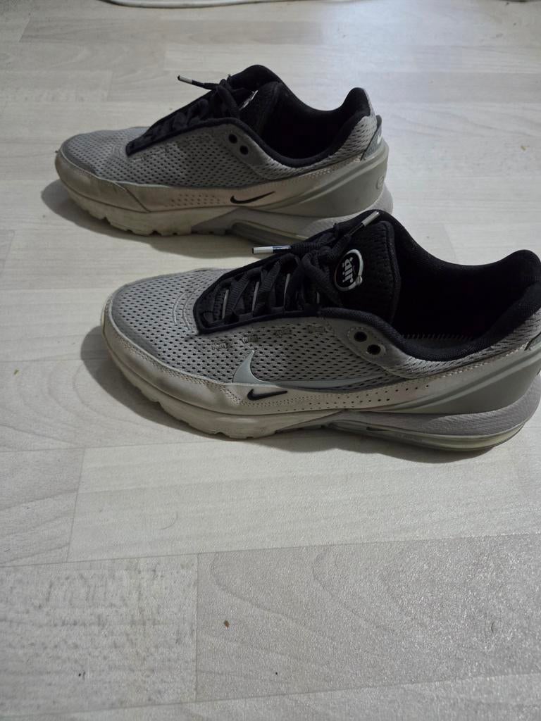 Nike Air Max Pulse grijs zwart maat 42,5, Kleding | Heren, Ophalen of Verzenden