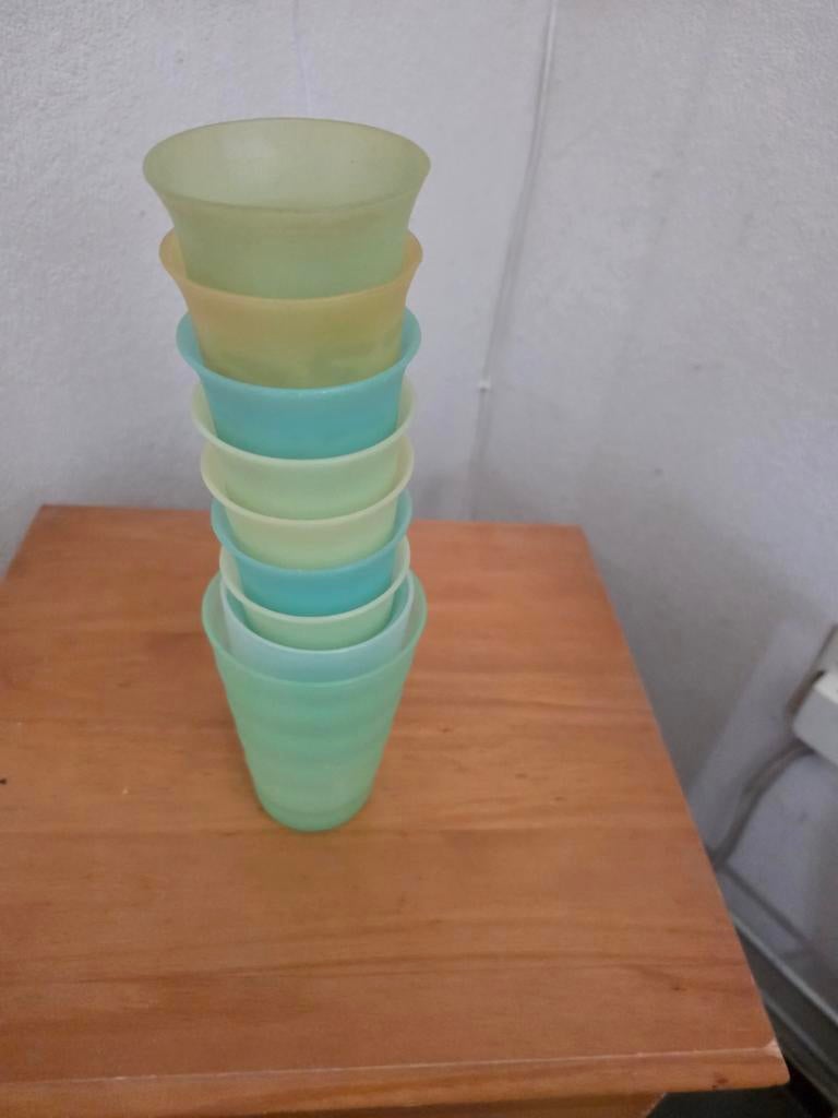 Tupperware bekers in diverse kleuren - doe een goed bod, Ophalen of Verzenden, Gebruikt, Groen, Beker of Kan