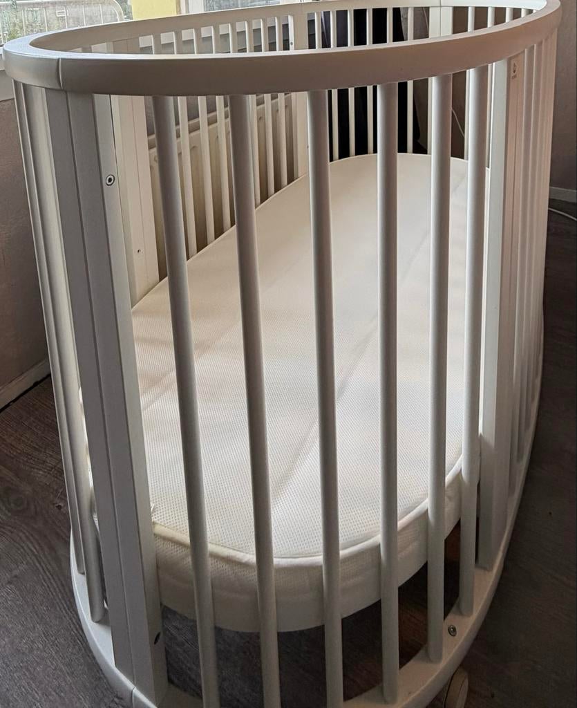 Stokke Sleepi Mini met 2 matrassen en beschermers, Ophalen, Gebruikt, Wieg