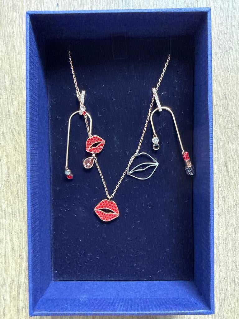 Swarovski setje oorbellen en ketting, Overige materialen, Gebruikt, Rood, Ophalen
