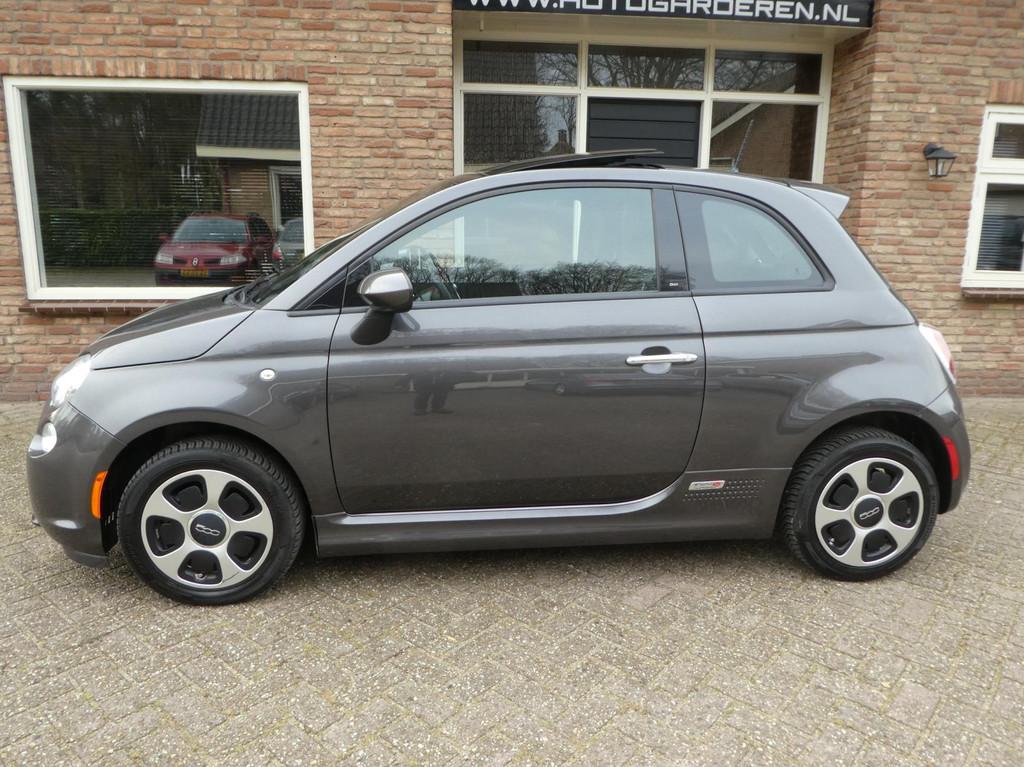 Fiat 500 E 24kwh Automaat / Climate Contol / Stoelverwarming, Gebruikt, Zwart, 4 stoelen, Leder en Stof