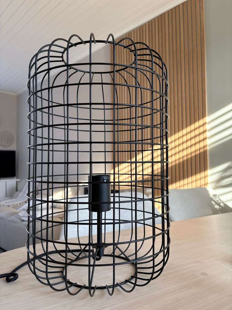 Zwart stalen tafellamp, Ophalen, 25 tot 50 cm, Zwart, Rond