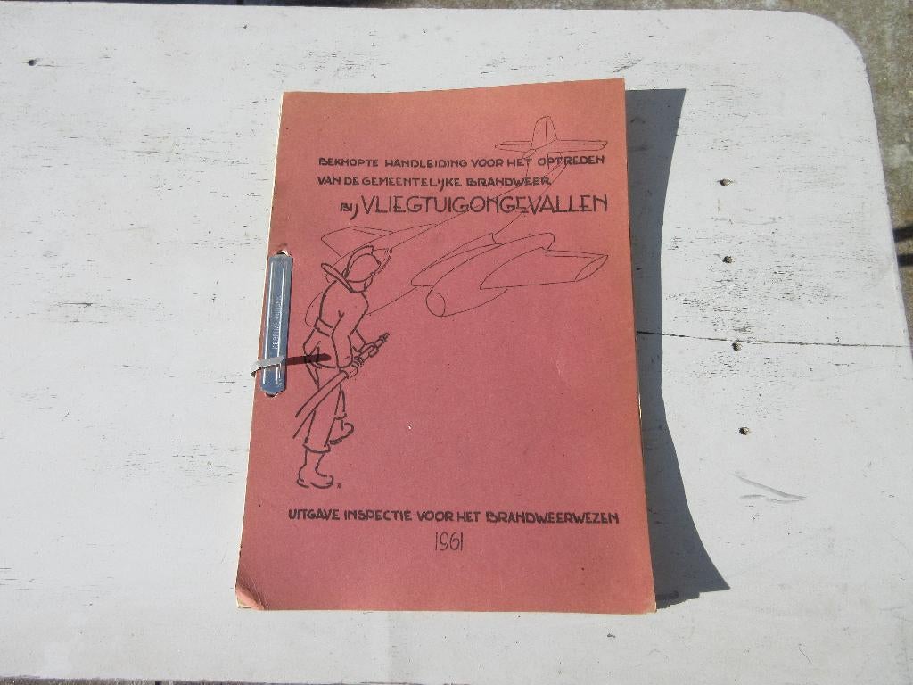 Handleiding gemeentelijke Brandweer bij vliegtuigongevallen, Ophalen of Verzenden, Gelezen