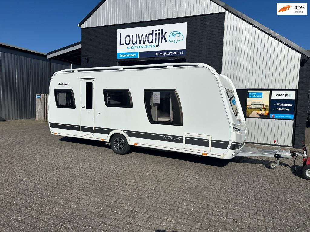 DETHLEFFS Nomad 530 DR ’17 (Queensbed, Mover), Caravans en Kamperen, Caravans, Rondzit, Vast bed, 7 tot 8 meter, Bedrijf