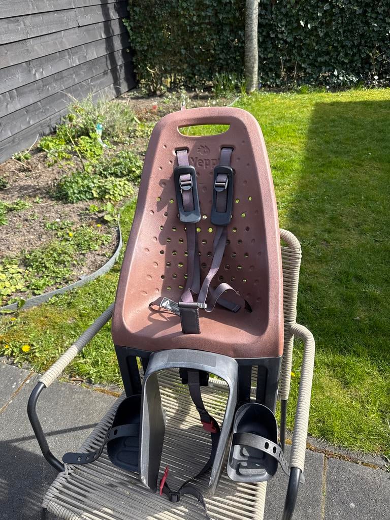 Yepp fietsstoeltje, Fietsen en Brommers, Fietsaccessoires | Fietsstoeltjes, Ophalen of Verzenden, Gebruikt, Achterzitje, Voetsteuntjes