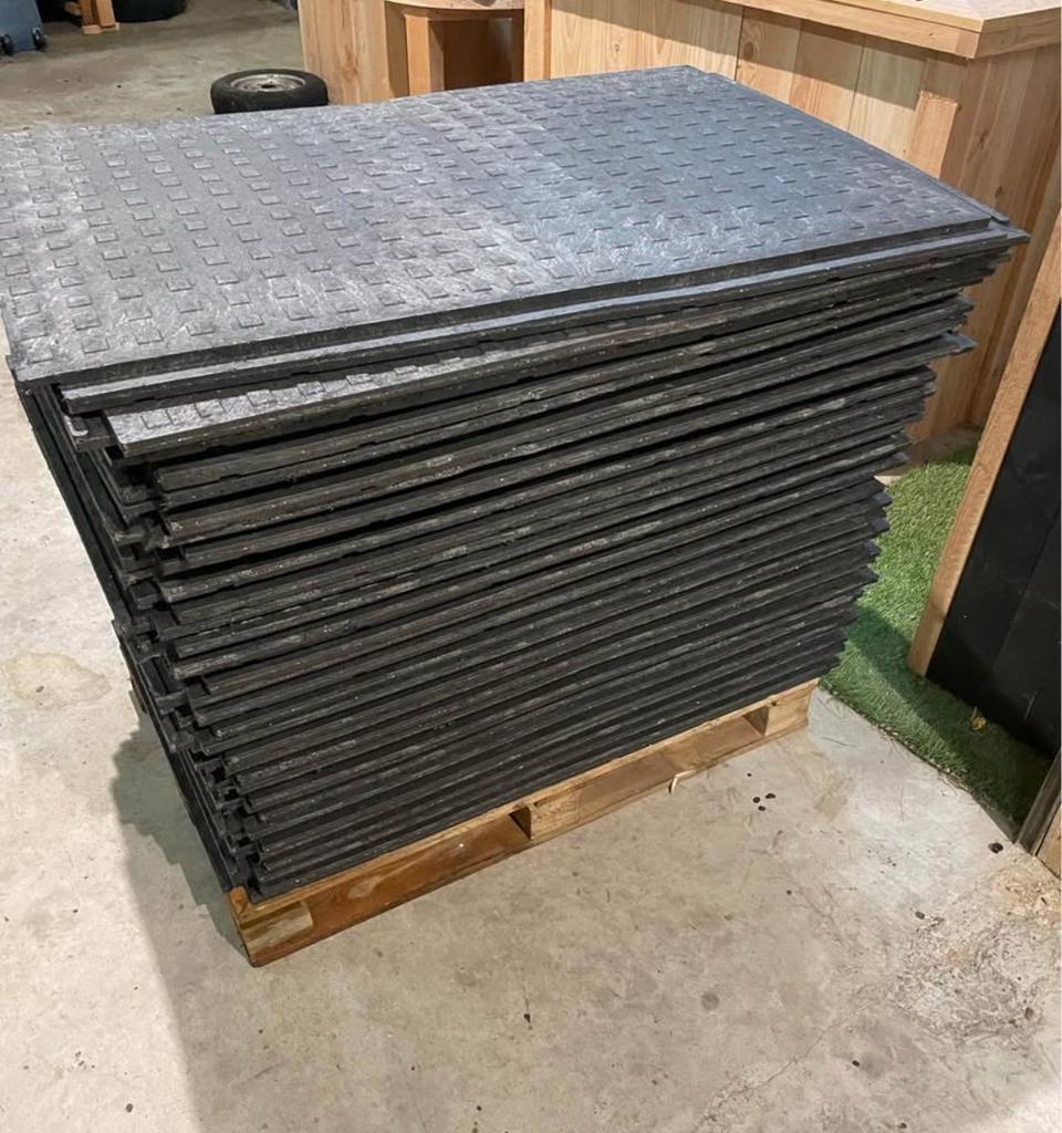 Nieuwe koppelbare kunstof rijplaten, Ophalen, Zo goed als nieuw, Kunststof