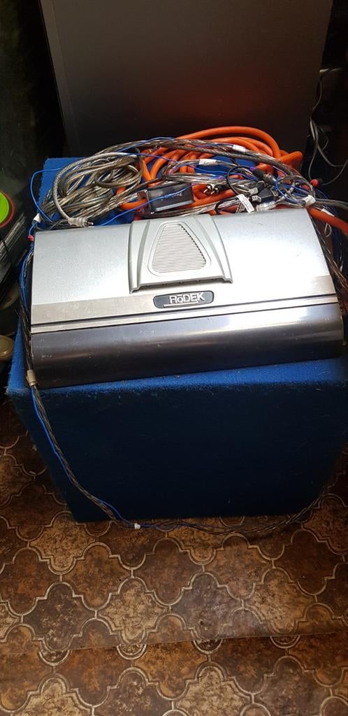 Subwoofer met versterker en alle bedrading, Auto diversen, Ophalen of Verzenden